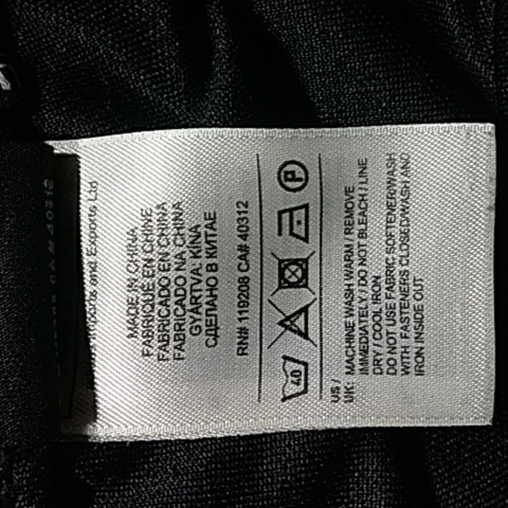 Adidis  Size Medium - Picture 4 of 7